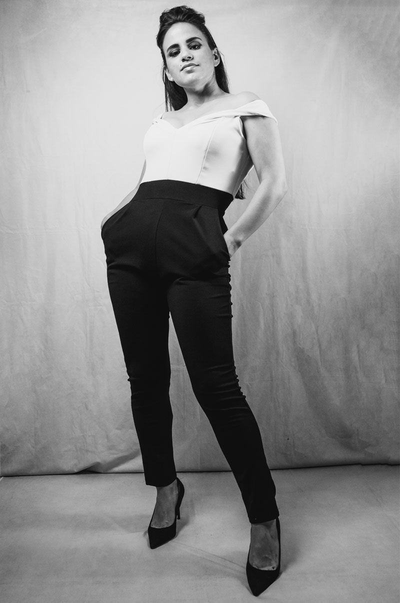 Soprano Anyelín Díaz Oviedo pose